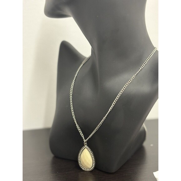 Vintage Teardrop Pendant Statement Necklace 22 Inch Chain - Picture 6 of 10